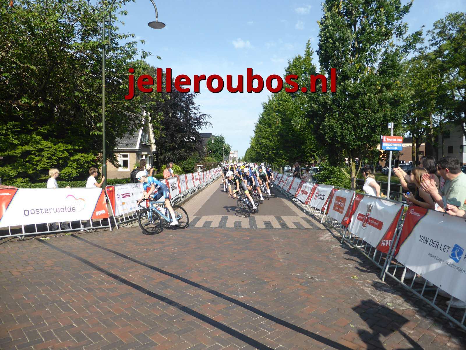 daar komt het peloton