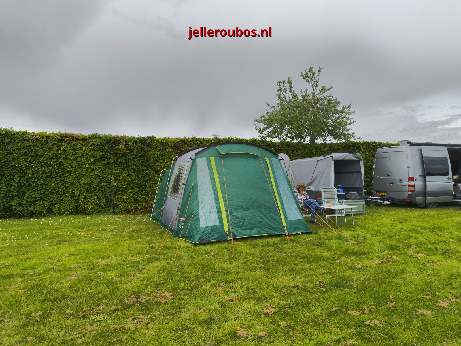 Een mooi stekje op de camping met de nieuwe tent
